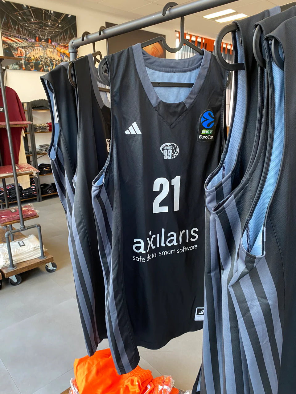 original getragenes Spielertrikot mit Unterschrift