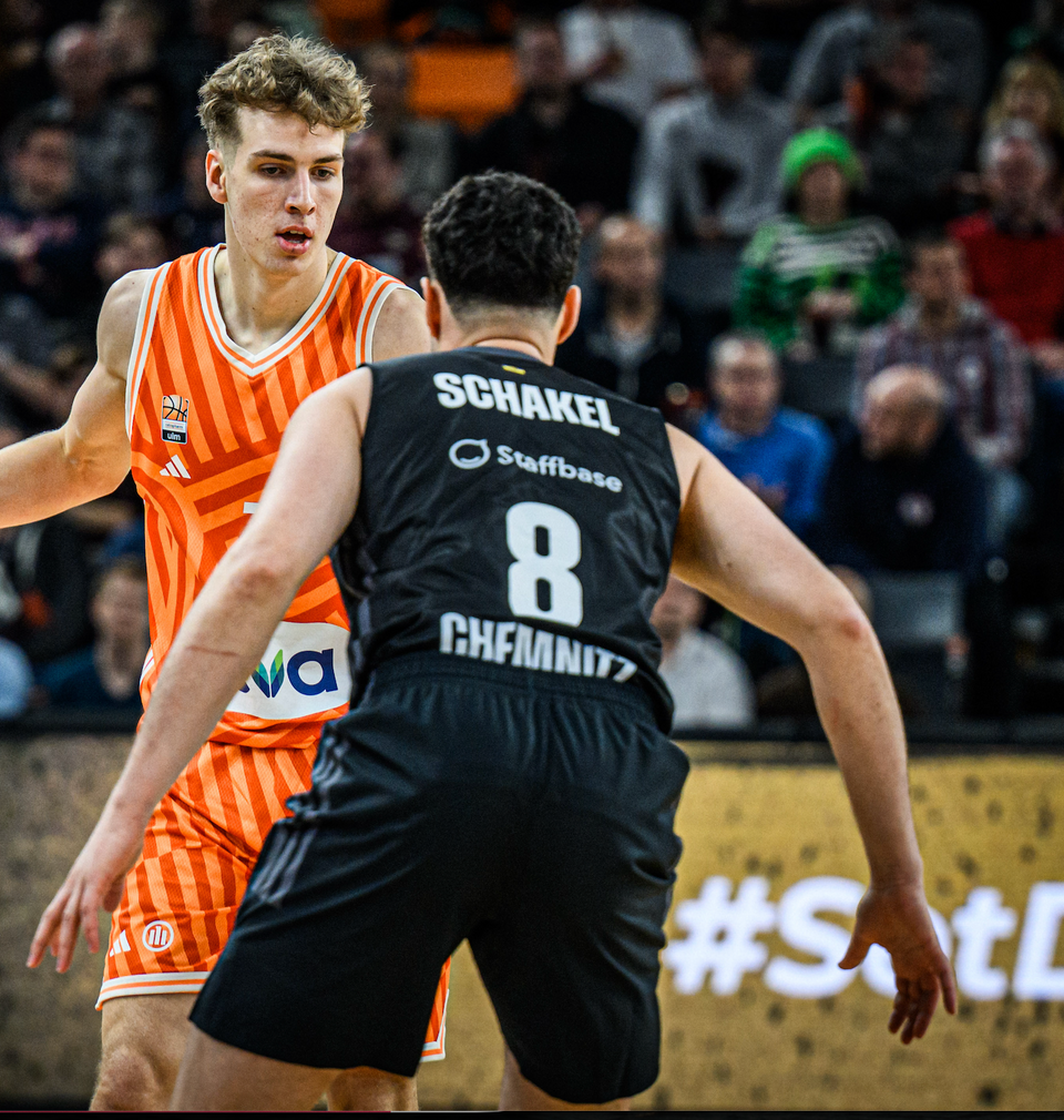 AUKTION: EuroCup Auswärtstrikot - #8 Jordan Schakel