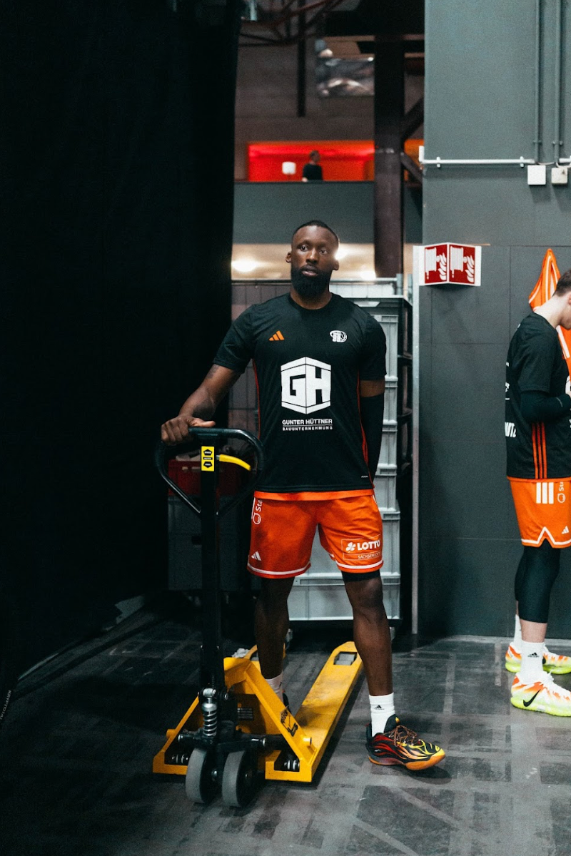 AUKTION: BBL Shooting Shirt - #9 John Newman III