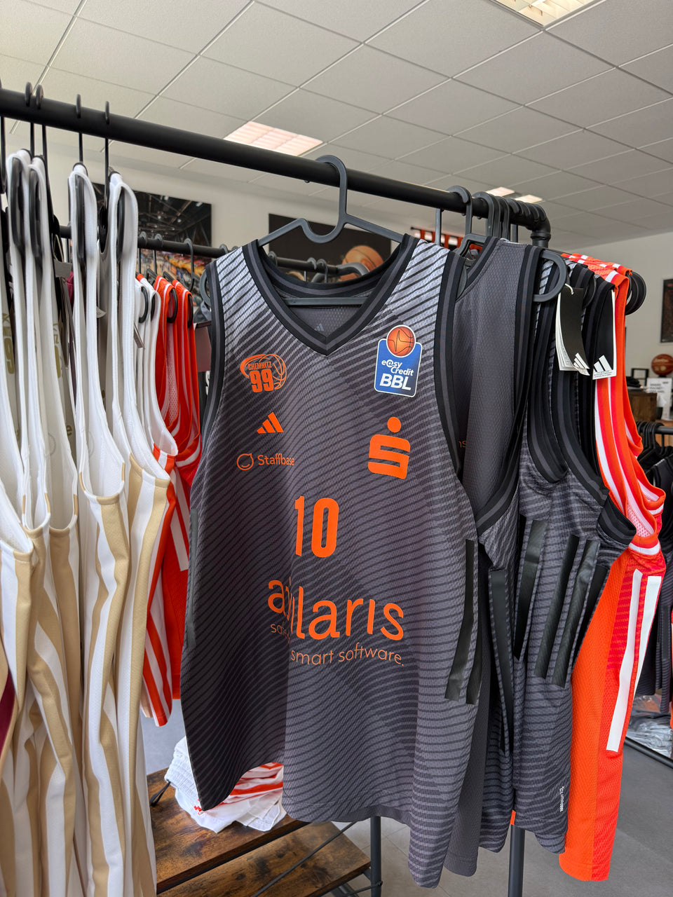 AUKTION: BBL Away Jersey - #10 Kaza Kajami-Keane