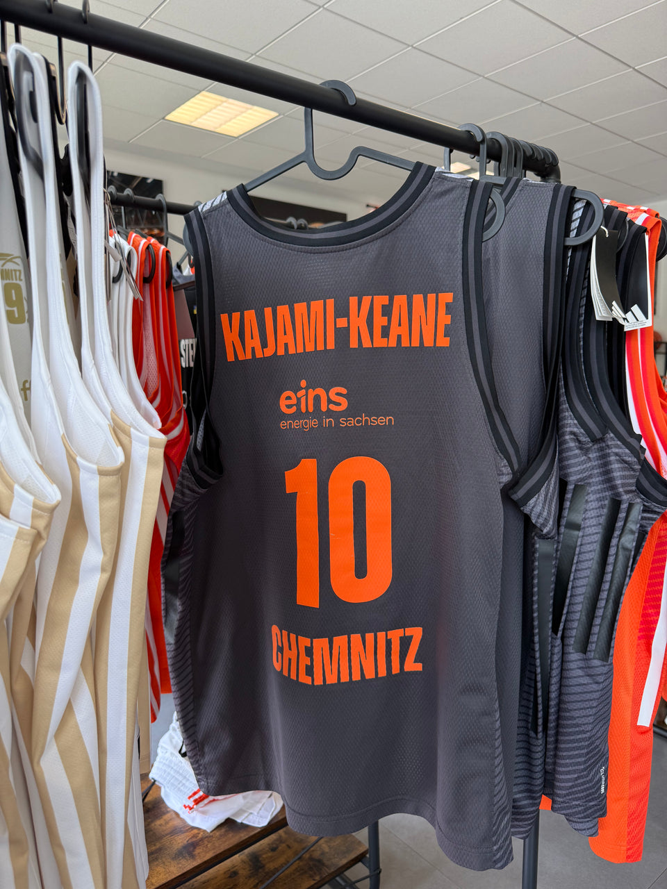 AUKTION: BBL Away Jersey - #10 Kaza Kajami-Keane