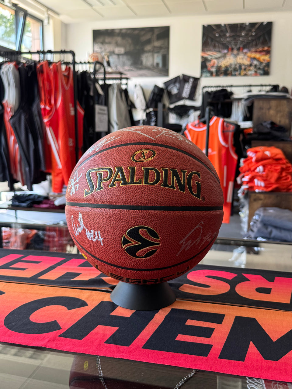 Original Spielball EuroCup 26I27 - mit Unterschriften