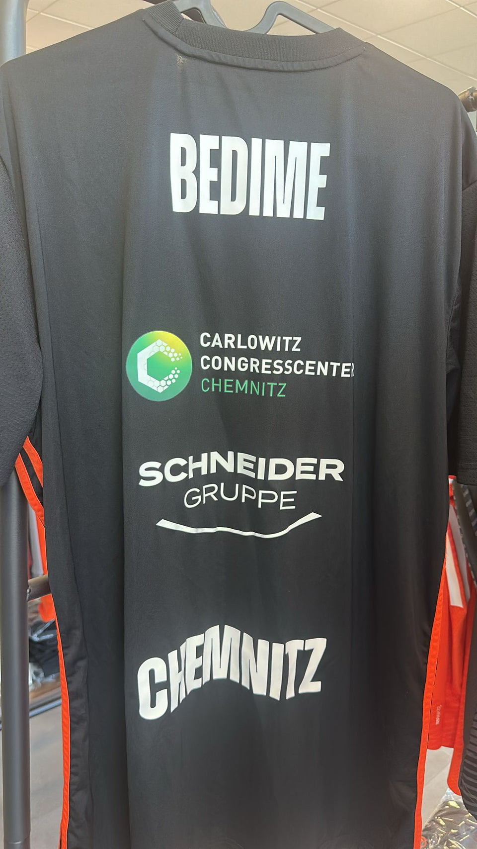 original getragenes Spielertrikot mit Unterschrift