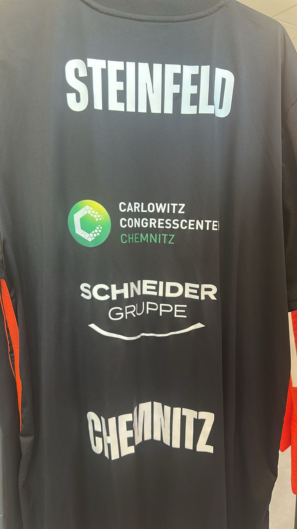original getragenes Spielertrikot mit Unterschrift